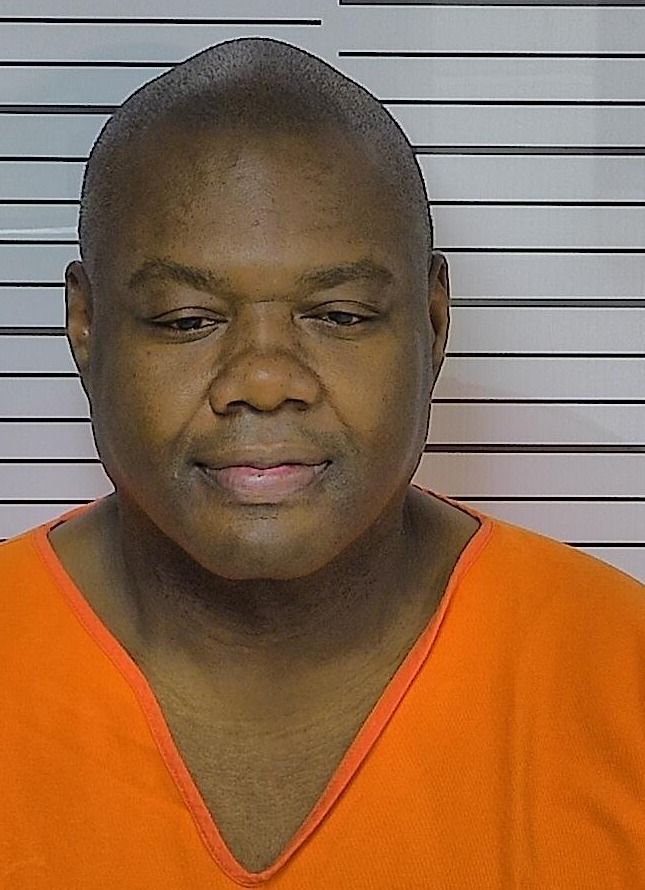 State Rep. Elgin Rogers Jr. in an orange jail top, in a booking photo from the Ottawa County jail / El representante estatal Elgin Rogers Jr. con ropa anaranjada de cárcel, en una foto de fichaje de la cárcel del condado de Ottawa